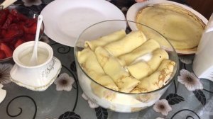 Блины с клубникой