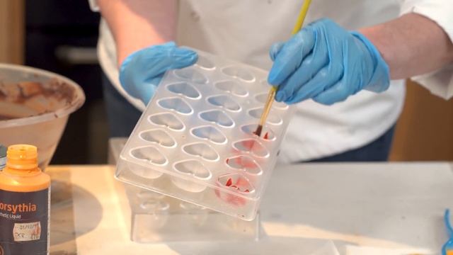 How to Use Coloured Cocoa Butters | Creating Chocolate Truffles смотреть онлайн