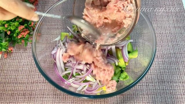 На столе столько всего, а гости едят только этот салат с АВОКАДО и ТУНЦОМ! СУПЕР САЛАТ за 10 минут! смотреть онлайн