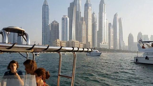 Floatilla dubai style @place m'a tu vue Marina смотреть онлайн