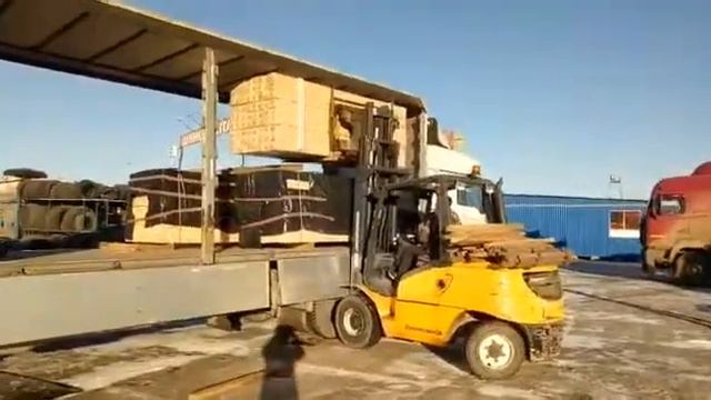 Вилочный погрузчик в работе смотреть онлайн