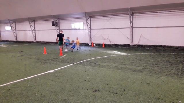 ДЕТСКИЙ ФУТБОЛЬНЫЙ ДРИБЛИНГ ★ КАК ТРЕНИРОВАТЬ ДЕТЕЙ В ФУТБОЛ ★ БЕССТРАШНЫЙ АЛЕКСАНДР смотреть онлайн