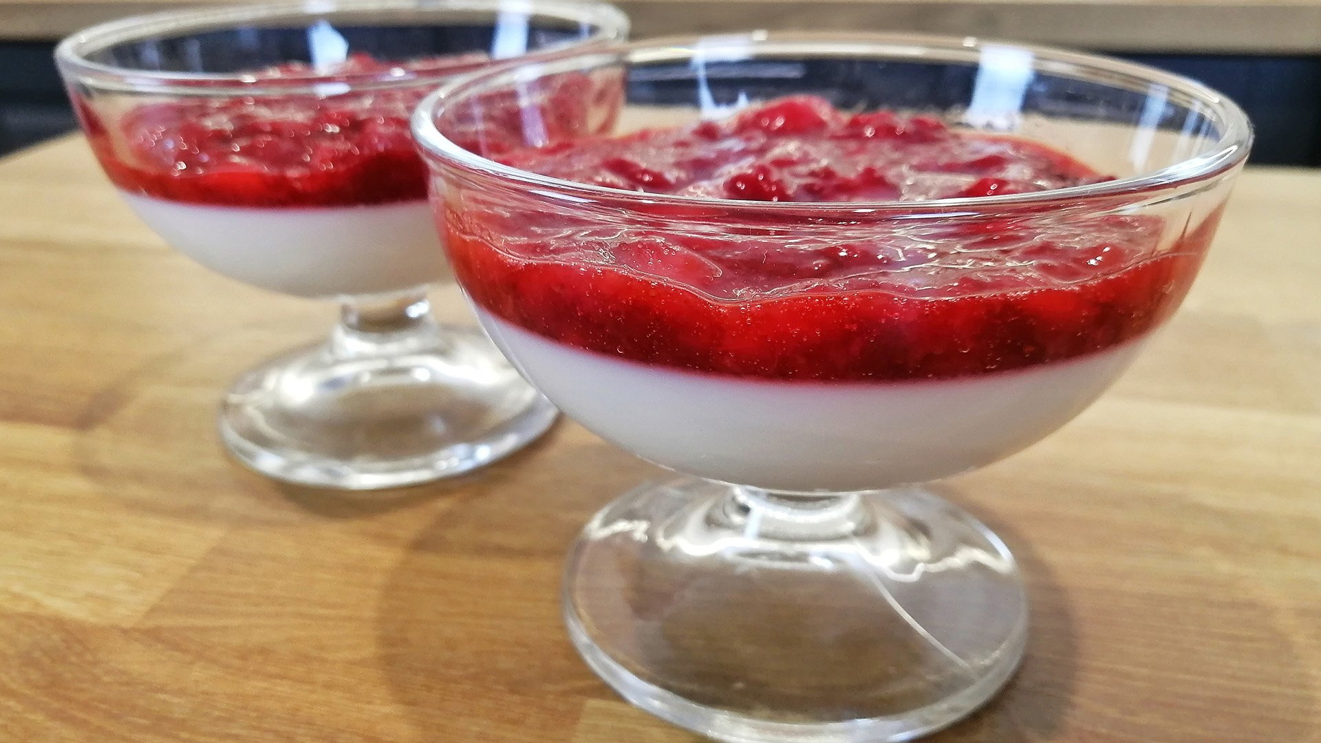 ДИЕТИЧЕСКАЯ ПАННА-КОТТА. Итальянский десерт с йогуртом и клубникой смотреть онлайн