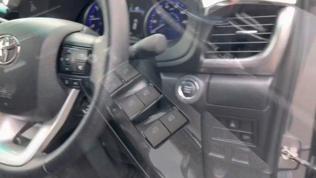 Toyota Hilux Invincible D/Cab Pick Up 2.4 D-4D Auto смотреть онлайн
