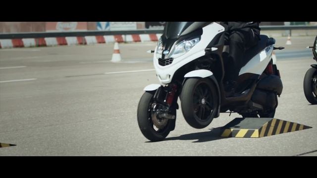 Piaggio MP3 300 HPE смотреть онлайн