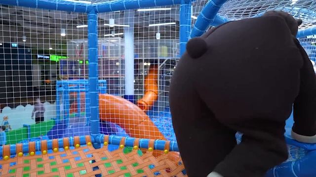 Маленькая Вера и Медведь - Медведь в парке развлечений "На облачке" смотреть онлайн