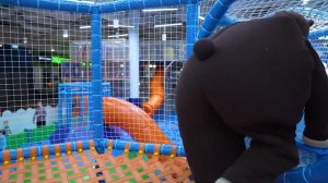 Маленькая Вера и Медведь - Медведь в парке развлечений "На облачке"