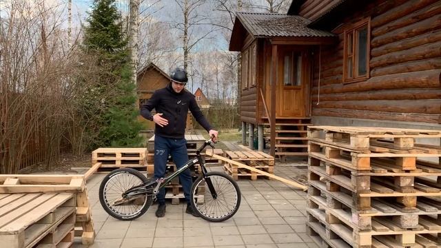Как научиться прыгать на заднем колесе велосипеда? Велотриал смотреть онлайн