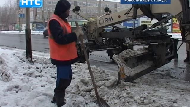 Уборка города от снега и освобождение дренажных труб от льда смотреть онлайн