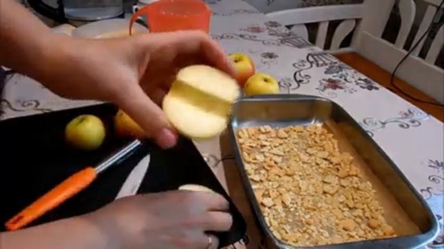Самый простой, вкусный, быстрый рецепт приготовления пирога с яблоками ,,Гость на пороге,,. смотреть онлайн