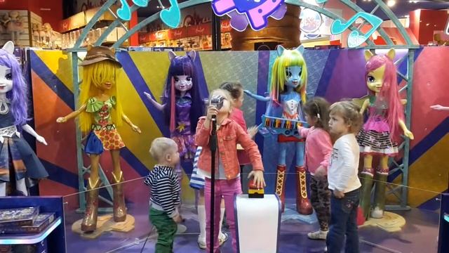 Куклы Bratz Просто мы маленькие звезды! смотреть онлайн