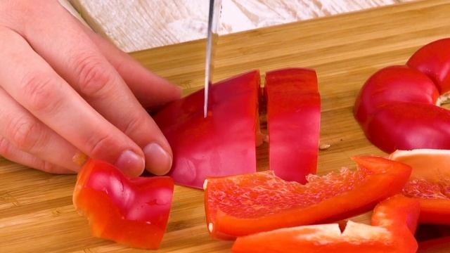 Вкуснейшая курочка с овощами в духовке. Рецепт - просто бомба! смотреть онлайн