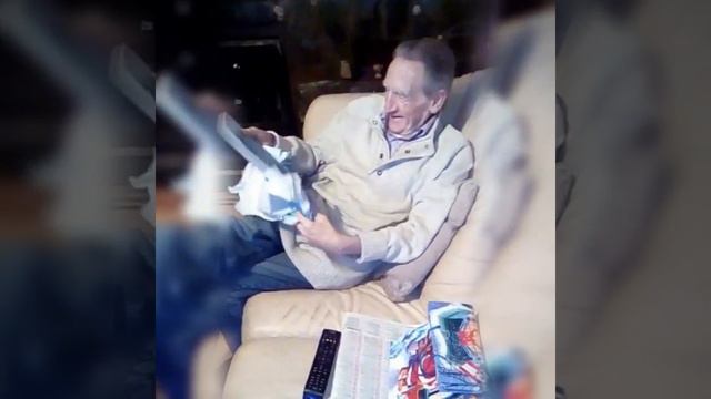 My ill dad receives a picture of his idol, Ray D'Arcy, for Christmas смотреть онлайн