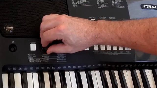 Yamaha PSR-E423 very quick demo of sounds and awesome dynamics/arpeggiator смотреть онлайн