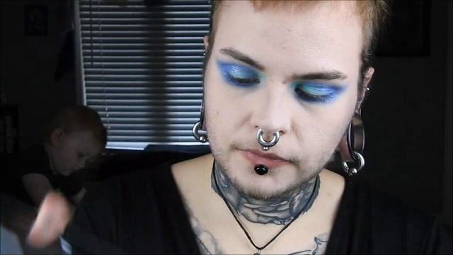 Blue-Green Glam Rock Inspired Makeup смотреть онлайн