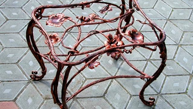 Кованый журнальный столик под стекло дизайн ковка из металла купить в Днепропетровске смотреть онлайн