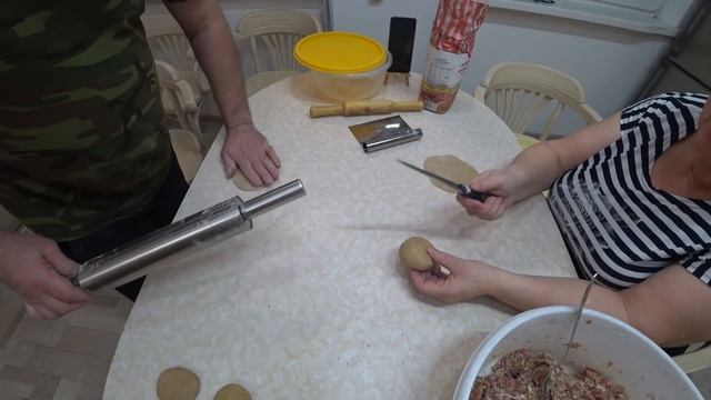 Лепим пельмени из цз муки....впервые с мужем. Мукбанг смотреть онлайн
