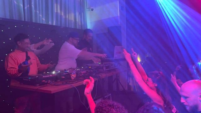 Bassworx x Signal Dubai @ Marriott Al Barsha, Adam F Circles (Pola & Bryson Bootleg)DJ Woodle 9/6/2 смотреть онлайн