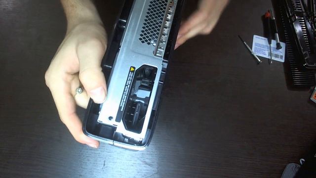 Disassembling Xbox 360 Slim смотреть онлайн