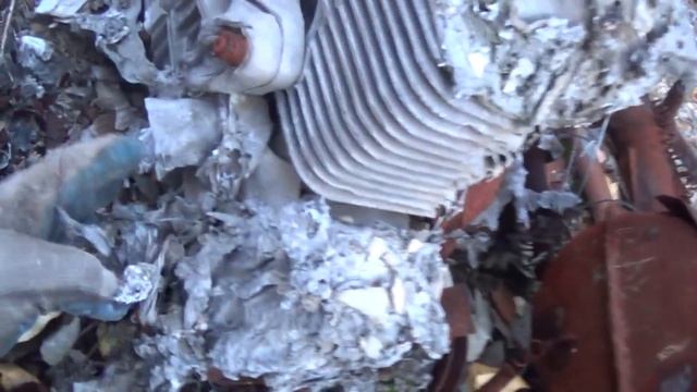 На сгоревшей заброшке собираю медь и цветной метал. Что там осталось смотреть онлайн