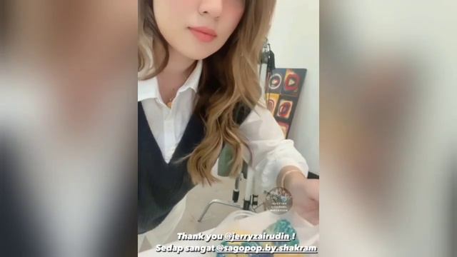 Nelydia senrose dan Fasha sandha bagi surprise director 😍 смотреть онлайн