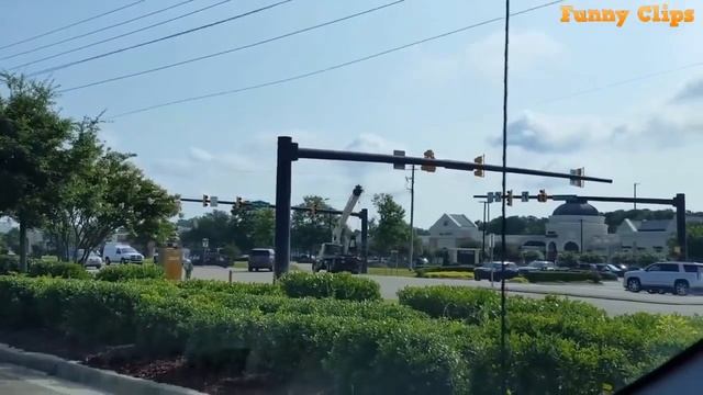 Крановщик оборвал по пути провода смотреть онлайн