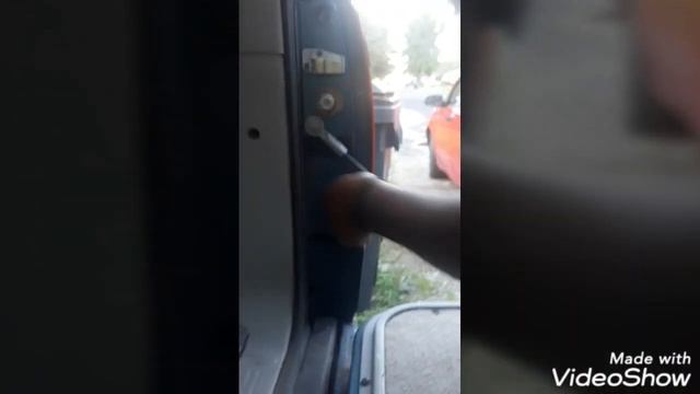 Replacing taillights on a 1994 Chevy Blazer K1500 смотреть онлайн