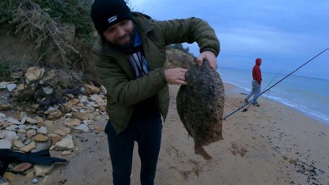 СЛОМАЛ УДОЧКУ ОТ ТАКОЙ ПОКЛЁВКИ | ВЫТАЩИЛ ЭТУ КАМБАЛУ | ВЕЧЕРНЯЯ ПОКЛЁВКА.