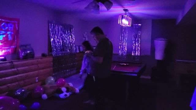 Подготовка ко дню рождения! Disco Party room. (11/3/23) смотреть онлайн