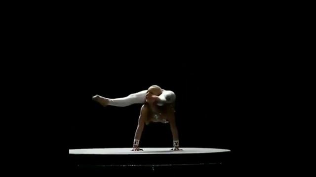 Невероятно гибкая девушка и ее ЛУЧШИЙ цирковой номер | BEST circus number смотреть онлайн