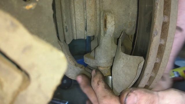 ВАЗ-2110. Замена верхней опоры стойки. смотреть онлайн