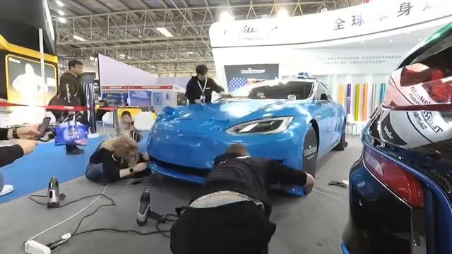 Оклейка переднего бампера на автомобиле Tesla смотреть онлайн