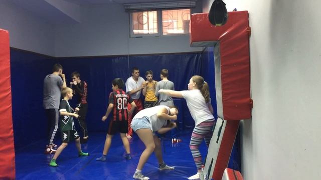 Первая тренировка, дети от 7 лет, бокс, кик-боксинг, борьба смотреть онлайн