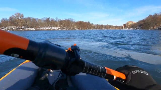 Itiwit X100 sunny winter day kayaking - inflatable kayak in Stockholm city + safety discussion смотреть онлайн