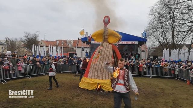 Масленица 2020. Сжигание чучела в парке. Брест смотреть онлайн