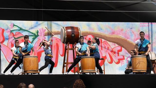 ⁴ᴷ Soh Daiko : Yuudachi - Japanese Taiko Drumming at Brooklyn Botanic Garden (April 2018) смотреть онлайн