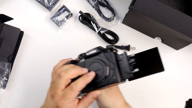 Panasonic GH5 Unboxing and Video Cage смотреть онлайн