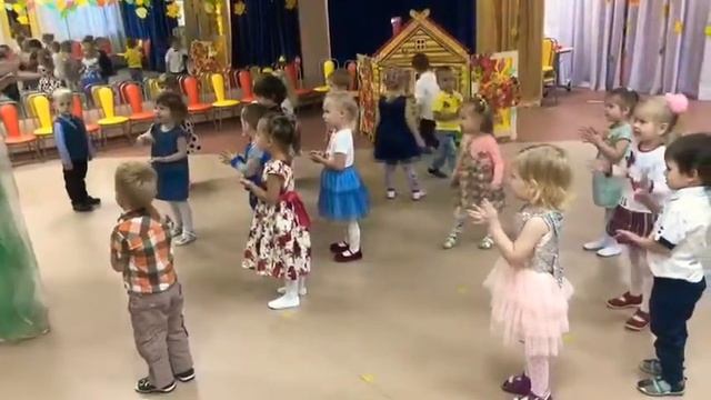 Праздник осени у Дэвида в садике (4) смотреть онлайн