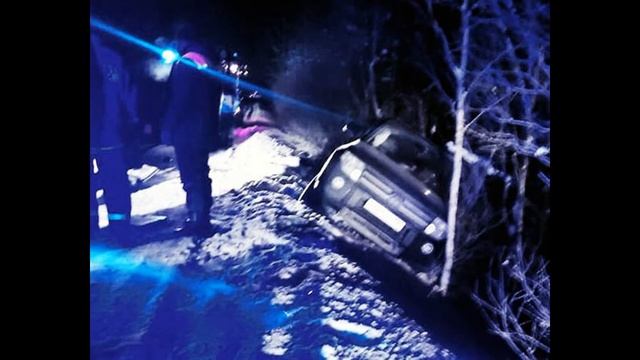 В Марий Эл внедорожник Mitsubishi столкнулся с ВАЗ-2109 выехав на встречную полосу смотреть онлайн