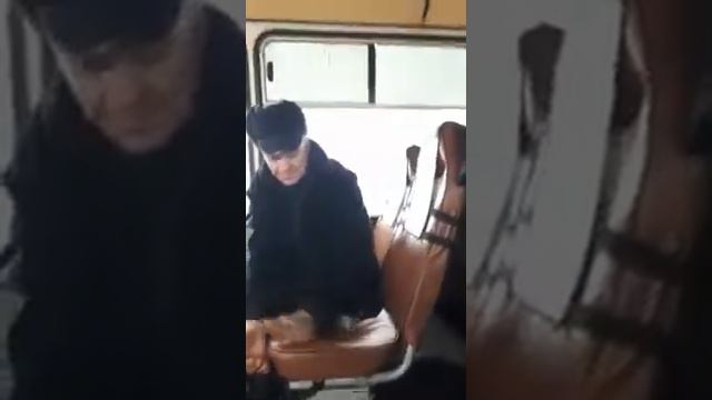 Мужчина пьяный за платил не хочет выгнали из автобусе смотреть онлайн