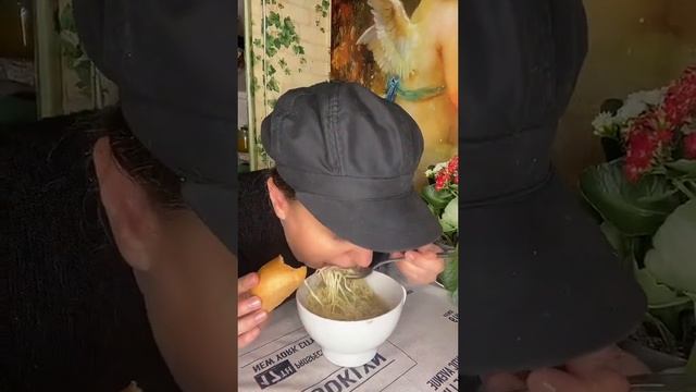 Как едят в семье вермишель быстрого приготовления. смотреть онлайн