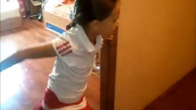 Девочка на уницикле Puky :) Girl On The Puky Unicycle.