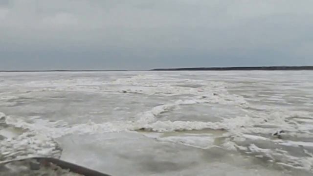 как начинается ледоход в Сургуте на Оби 3.05.17 смотреть онлайн