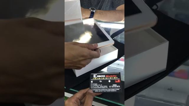 Unboxing ipad 6 (2018) 128gb warna gold wifi only new original apple di Erbossmobile смотреть онлайн