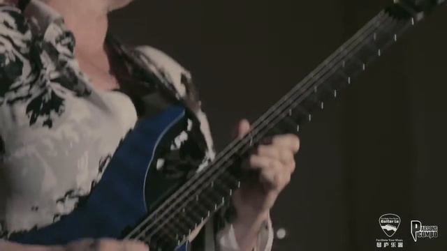 Jennifer Batten - Unplug This (Washburn parallaxe guitar demonstration) смотреть онлайн