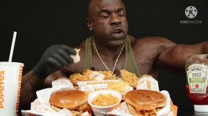 негр качок ест бургеры)))