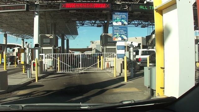 U.S. Vehicle Border Crossing Line, San Luis Rio Colorado, Mexico, 2012 10/20 15:40:43 смотреть онлайн