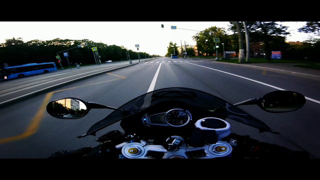 Triumph Daytona 675 with Metallica смотреть онлайн