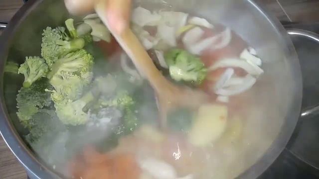 DİKKAT! BU ÇORBA BAĞIMLILIK YAPAR?sebzeli brokoli çorbası?brokoli çorbası tarifi #çorba #broccoli смотреть онлайн