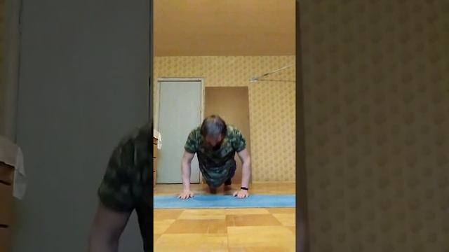 119 бурпи. Дополнил тренировку приседаниями. смотреть онлайн